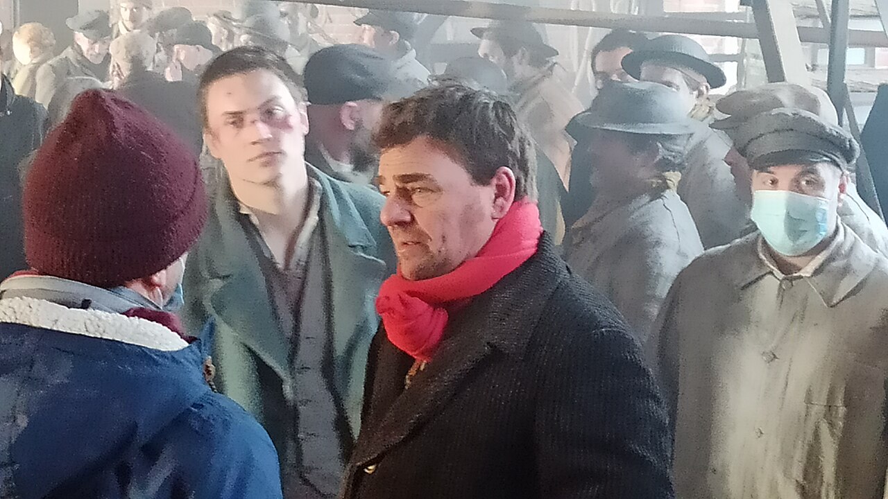 Scène de révolte au tournage de la série Germinal de David Hourrègue au centre historique minier de Lewarde (2021)