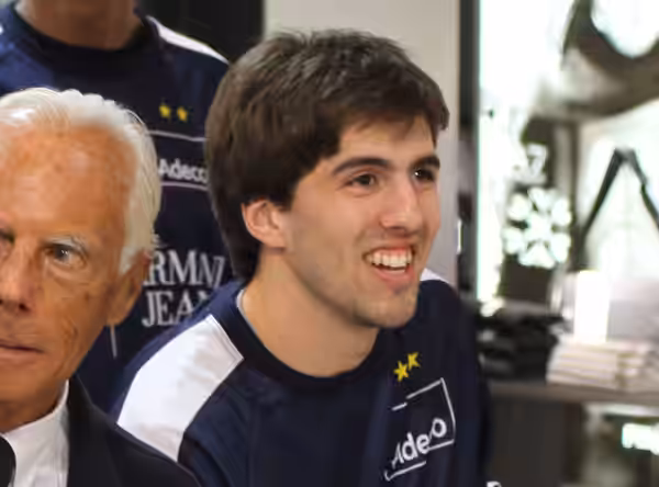 Ariel Filloy nel 2009 insieme a Giorgio Armani, stilista e patron dell'Olimpia Milano.