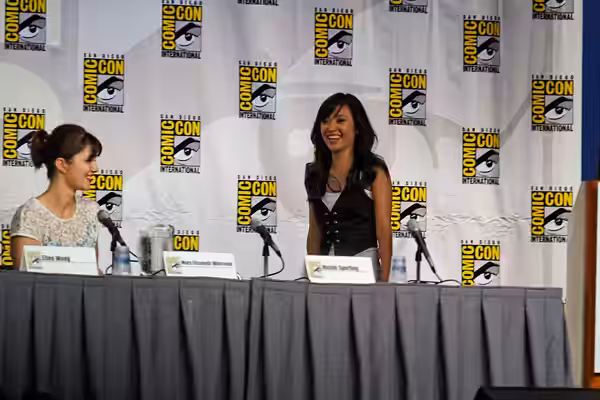 Jena Malone, Anna Torv, Elizabeth Mitchell, Ellen Wong and Mary Elizabeth Winstead (2010)