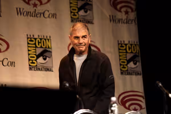 Robert Forster speaking at the 2012 WonderCon in Anaheim, California. Please attribute to Gage Skidmore if used elsewhere.