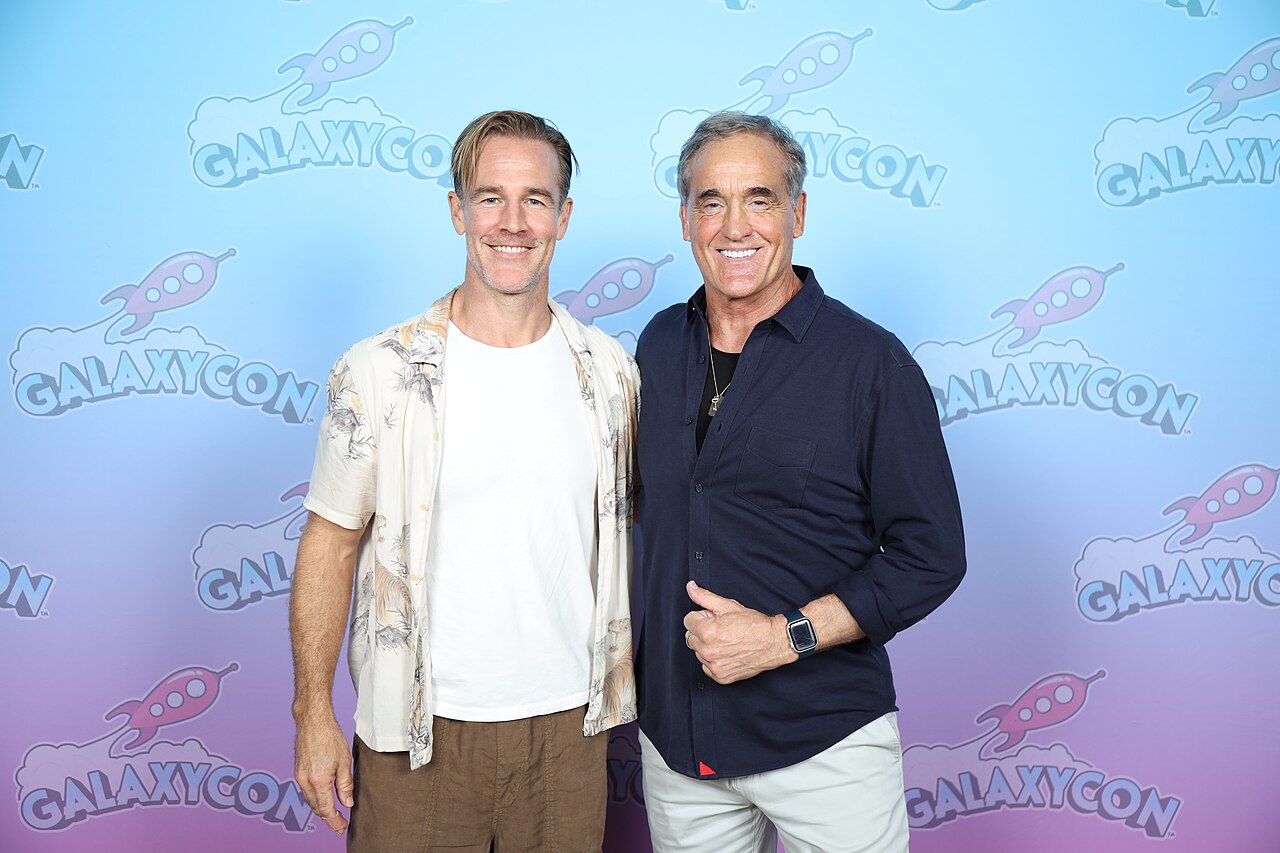 Actors and former Dawson's Creek co-stars, James Van Der Beek &amp; John Wesley Shipp, take a photo together at GalaxyCon Austin 2023.