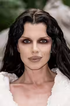 Julia Fox