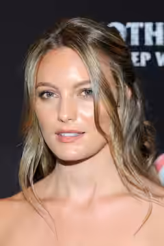 Leila George
