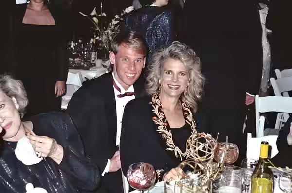 1990 Emmy Awards NOTE: Permission granted to copy, publish, broadcast or post any of my photos, but please credit "photo by Alan Light" if you can. Thanks. Scan