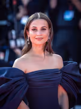 Alicia Vikander at the 2025 Venice Film Festival
