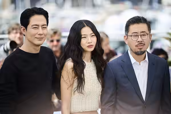 Na Hong-Jin, Hoyeon Jung and Zo In-Sung pose during a photocall of the film "Hope" at the 79th edition of the Cannes Film Festival in Cannes, southern France o (2026)