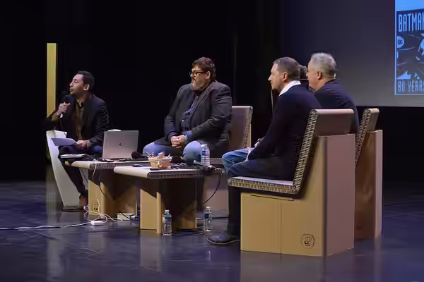 Rencontre Batman, un genre démasqué avec les auteurs américains Paul Dini, Frank Miller et le dessinateur britannique Jock, le journaliste Lloyd Chéry et l'édit (2019)