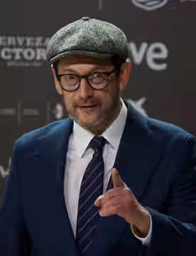 Manolo Solo at the Red Carpet of the Malaga 2025 Festival next to Cervantes Theater