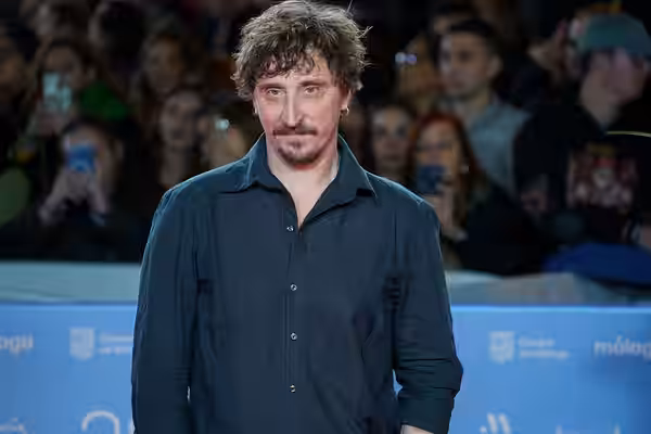 Iván Massagué at the Red Carpet of the Malaga 2025 Festival next to Cervantes Theater