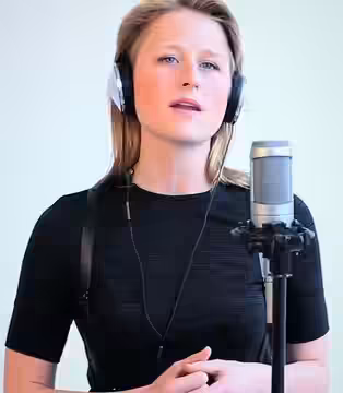 American actress Mamie Gummer singing in the Make It Fair video, circa 01:11, cropped, brightened. (2015)
