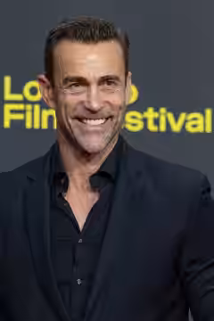 Daniel Bernhardt