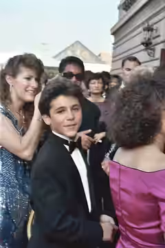 Arriving at the 1991 Emmy Awards. NOTE: Permission granted to copy, publish, broadcast or post any of my photos, but please credit "photo by Alan Light" if you 