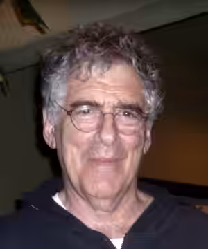 Elliot Gould holding his producer credit for The 1 Second Film in June of 2009.