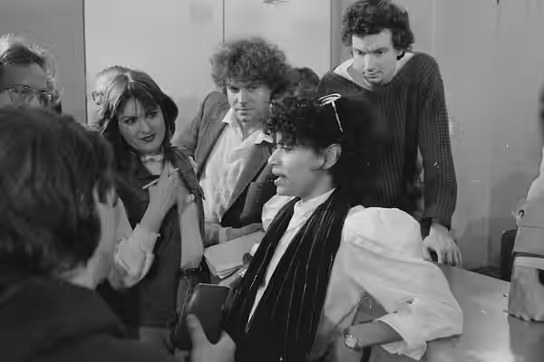 Aankomst popgroepsterren TV film Fame op Schiphol, 1983