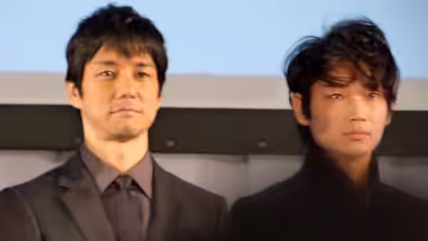 大河ドラマ『八重の桜』トークショー（於東京国際フォーラム）での西島秀俊、綾野剛 (2012)