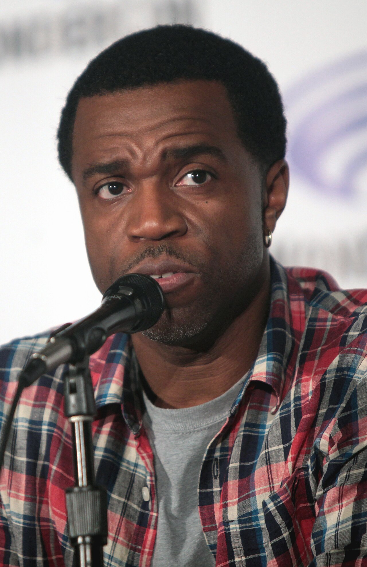 Kevin Hanchard speaking at the 2016 WonderCon in Los Angeles, California.