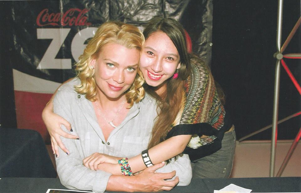 Evelyn Janet Leal junto a Laurie Holden