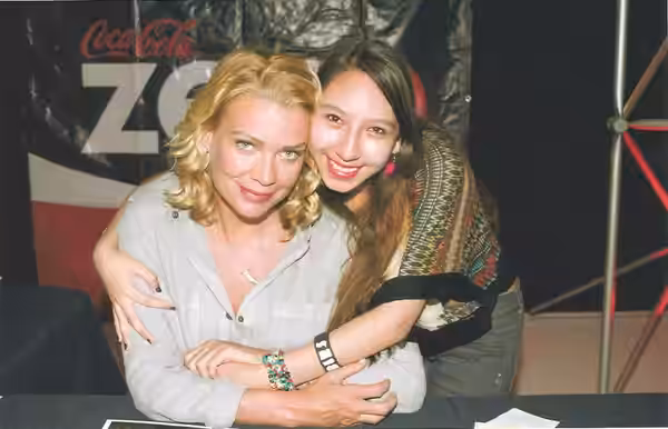 Evelyn Janet Leal junto a Laurie Holden