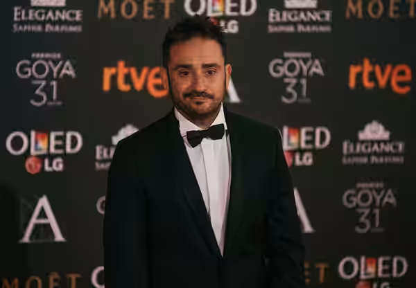 Juan Antonio Bayona en la alfombra roja de los Premios Goya 2017.