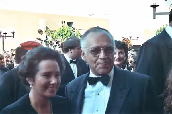 1990 Emmy Awards NOTE: Permission granted to copy, publish, broadcast or post any of my photos, but please credit "photo by Alan Light" if you can. Thanks. Scan
