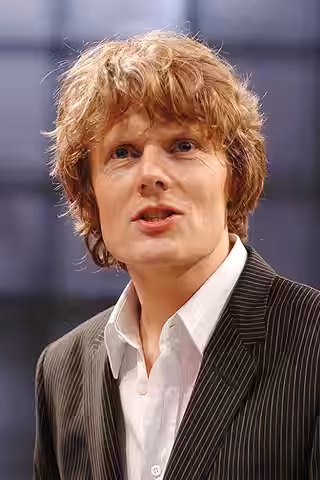 Julian Rhind-Tutt