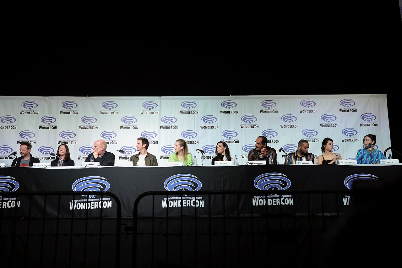 Noah Hawley, Lauren Shuler Donner, Jeph Loeb, Dan Stevens, Rachel Keller, Aubrey Plaza, Navid Negahban, Jeremie Harris, Amber Midthunder and Lauren Tsai speakin (2019)