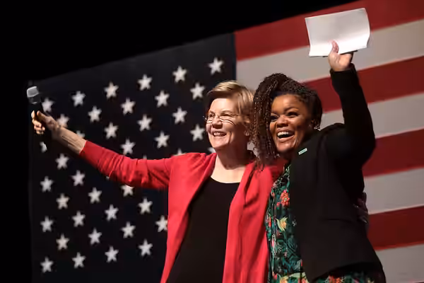 U.S. Senator Elizabeth Warren and Yvette Nicole Brown speaking with supporters at a town hall at Centennial High School in Las Vegas, Nevada. Please attribute t (2020)