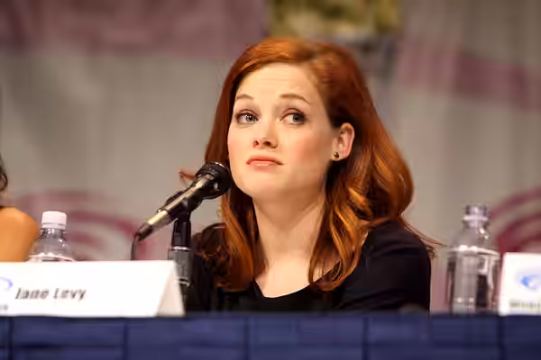 Jane Levy speaking at the 2013 WonderCon at the Anaheim Convention Center in Anaheim, California. Please attribute to Gage Skidmore if used elsewhere.