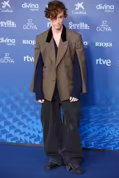 Guitarricadelafuente en la alfombra roja de los premios Goya 2023 celebrados en Sevilla