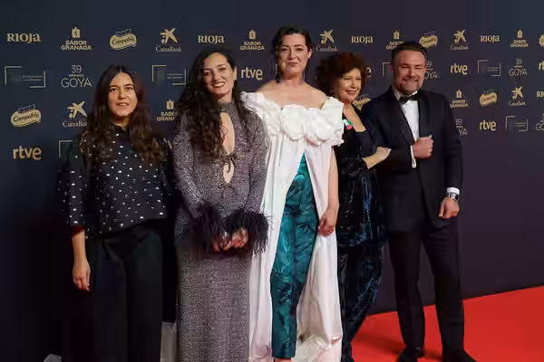 Equipo de la película Soy Nevenka en la alfombra roja de los Premios Goya celebrados en Granada en 2025