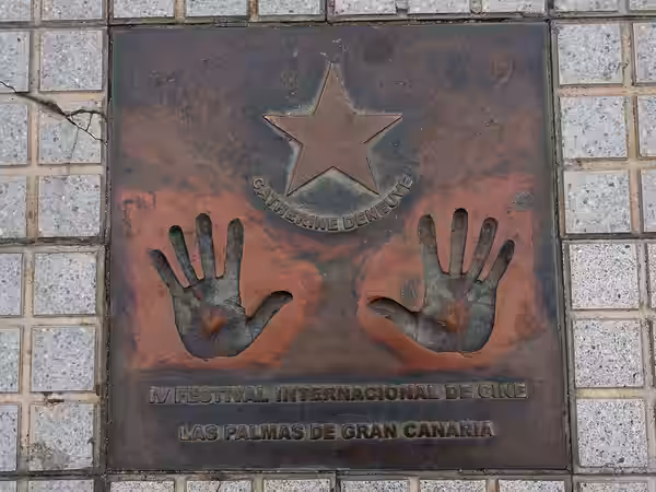 Stern und Handabdruck von Catherine Deneuve im Straßenpflaster vor dem Auditorio Alfredo Kraus, Las Palmas (Gran Canaria) (2013)