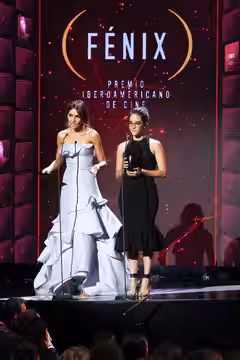 Se realizó la segunda entrega de los Fénix, Premio Iberoamericanos de Cine, en el Teatro de la Ciudad Esperanza Iris, Aquí los los presentadores y cantantes que (2015)