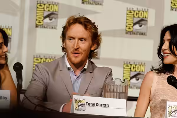 Grant Bowler (Nolan), Julie Benz (Amanda Rosewater), Stephanie Leonidas, Tony Curran (Datak Tarr), Jamie Murray (Stahma Tarr), Mia Kirshner, Kevin Murphy (execu (2012)