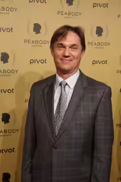 Richard Thomas, who plays Frank Gaad on The Americans, arrives on the red carpet before the ceremony. (2015)