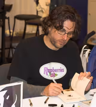 Photograph of author Michael Chabon at a book signing at WonderCon in 2006.