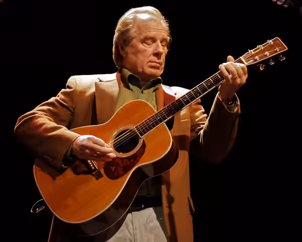 Michael McKean performing in April 2009.