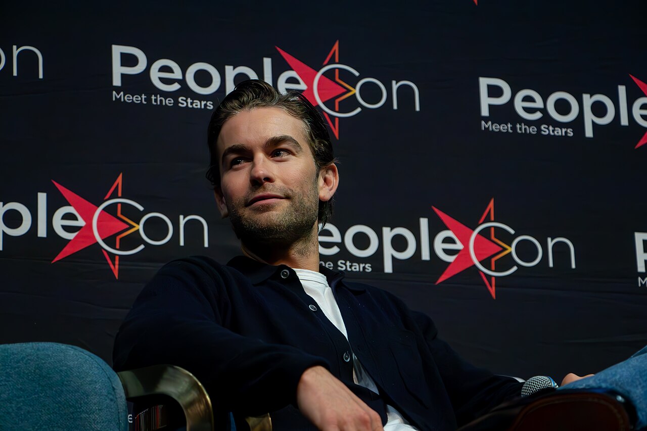 Chace Crawford s'exprimant pendant un panel lors d'une convention Gossip Girl. (2024)