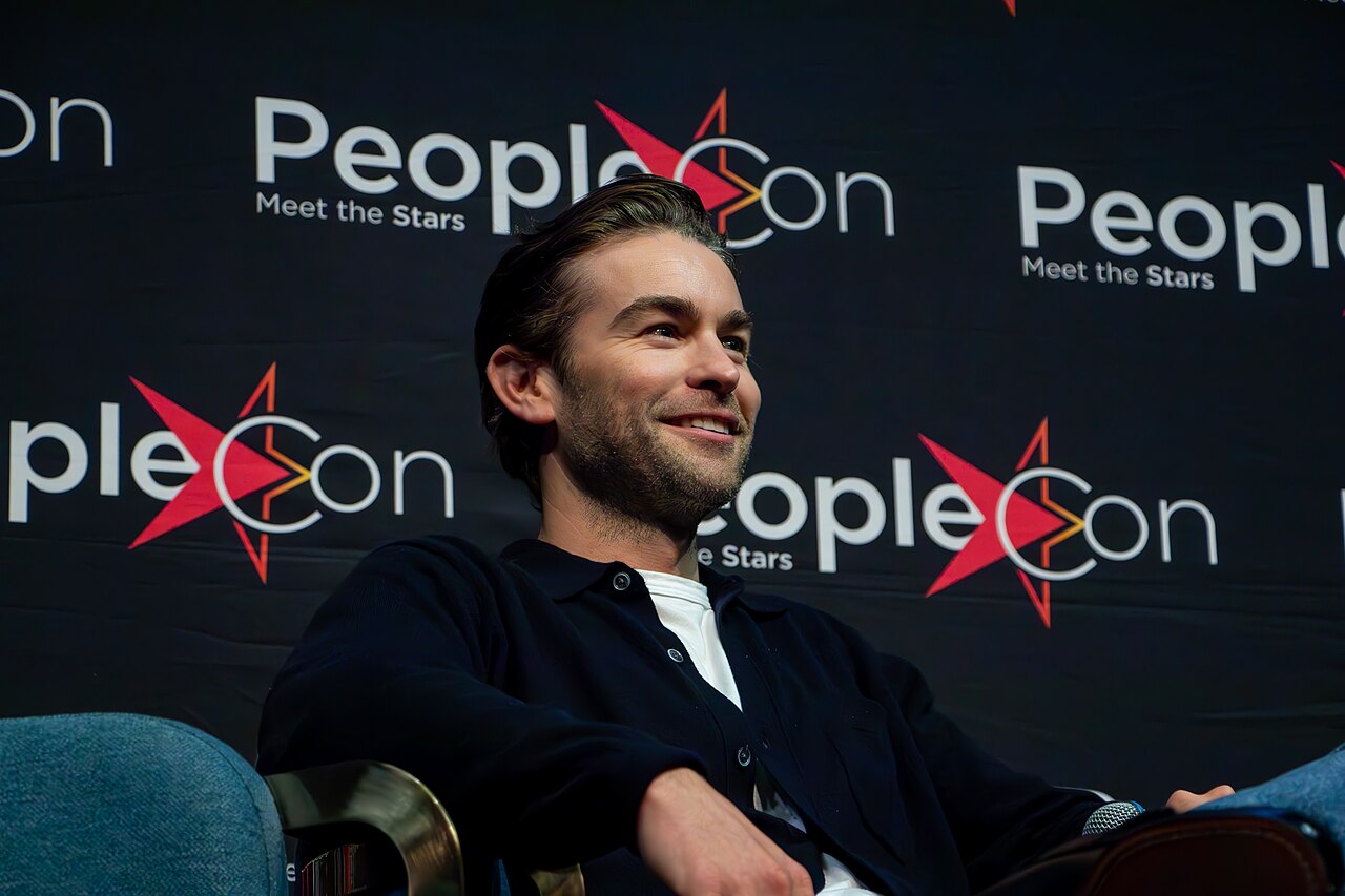 Chace Crawford s'exprimant pendant un panel lors d'une convention Gossip Girl. (2024)