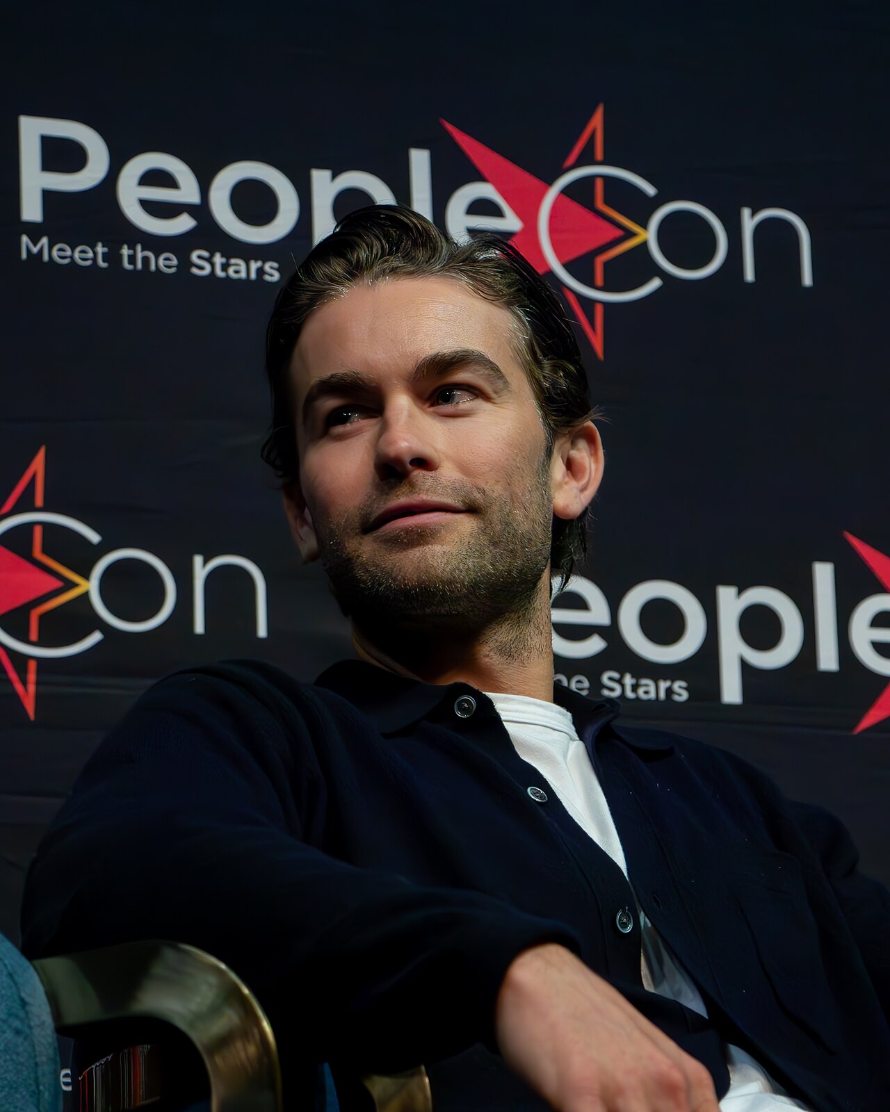 Chace Crawford s'exprimant pendant un panel lors d'une convention Gossip Girl. (2024)