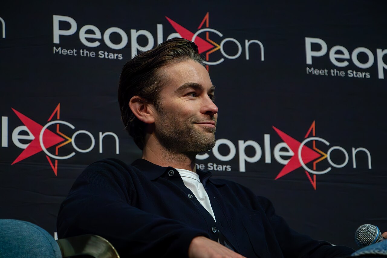 Chace Crawford s'exprimant pendant un panel lors d'une convention Gossip Girl. (2024)