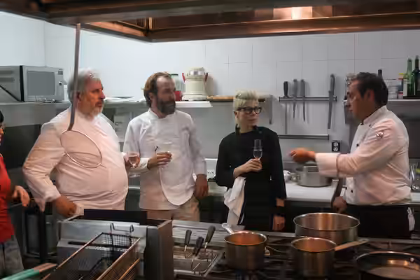 Fotografía durante la grabación del capítulo 13 de la serie de televisión mexicana En Materia de Pescado. se trata de la cocina del Chef Humberto Fregoni. En la (2011)