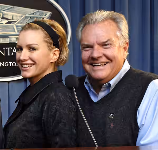 actors Alice Evans and Peter Jason during a tour of the Pentagon. (2006)