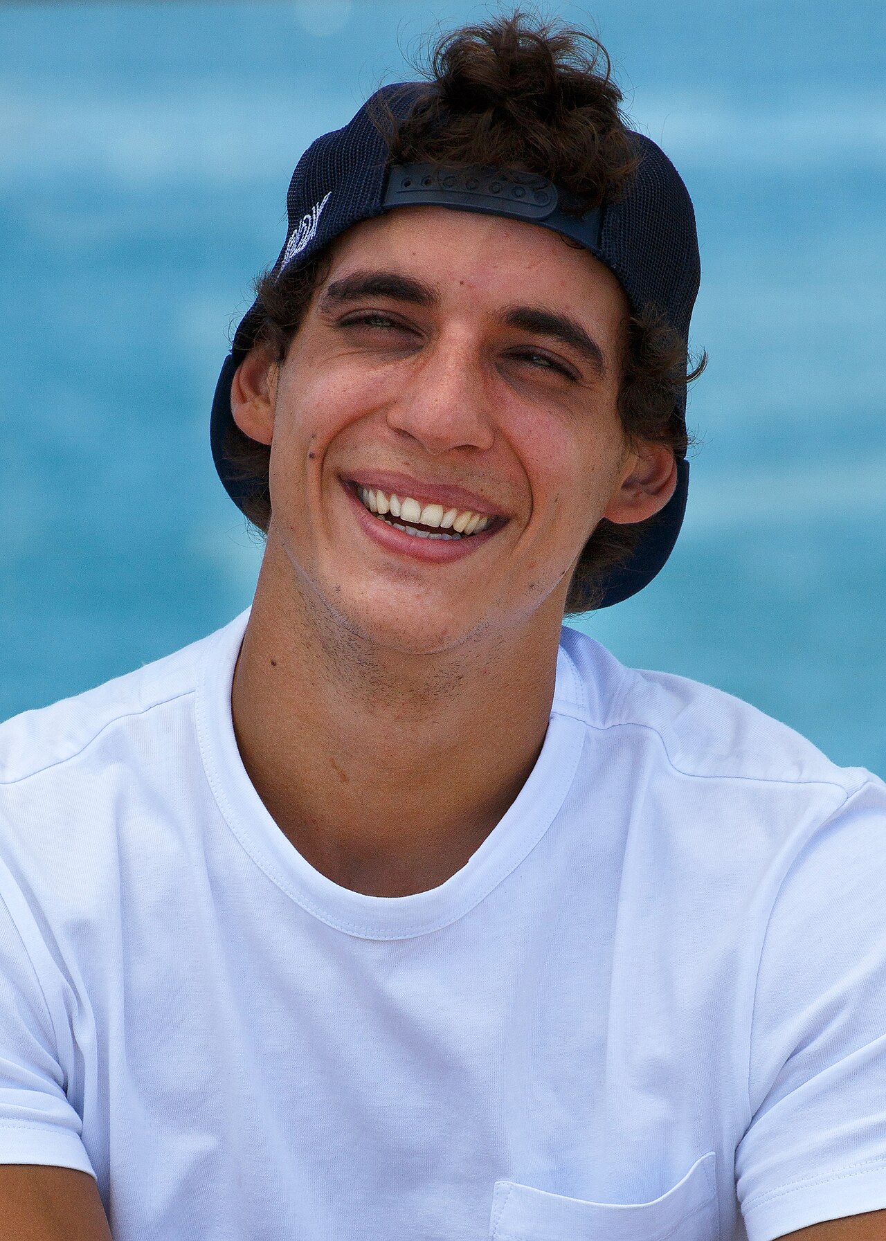 Miguel Herrán en la sesión fotográfica en el Muelle uno de presentación de la Película Hasta el cielo (2020)