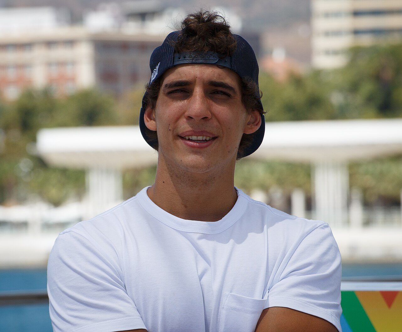 Miguel Herrán en la sesión fotográfica en el Muelle uno de presentación de la Película Hasta el cielo (2020)