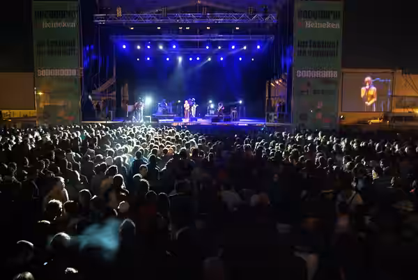 Najwajean : Najwa Nimri y Carlos Jean, durante su actuación en el Festival Sonorama 2008, en Aranda de Duero (Burgos.