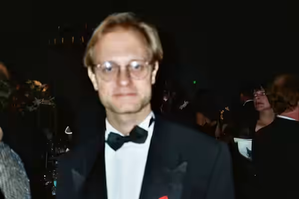 1994 Emmy Awards NOTE: Permission granted to copy, publish, broadcast or post any of my photos, but please credit "photo by Alan Light" if you can. Thanks. Scan
