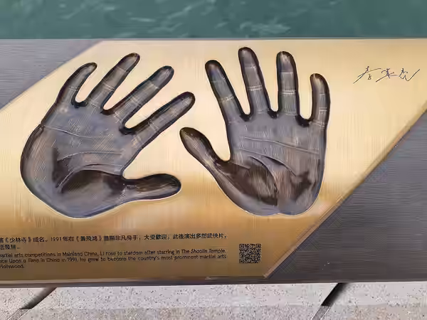 HK TST 尖沙咀海濱 Tsim Sha Tsui Waterfront Promenade 梳士巴利花園 Salisbury Garden zh:香港星光大道 Avenue of Stars in March 2020