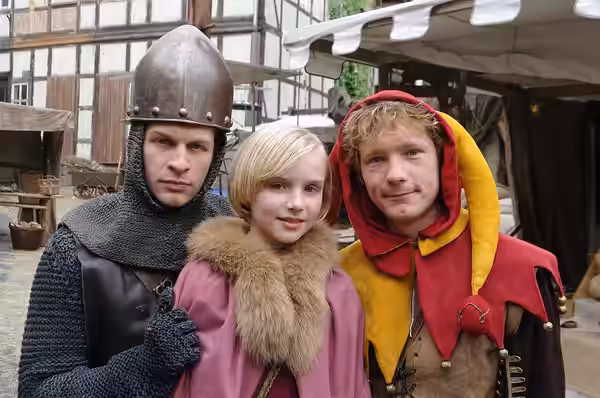 Sebastian Kaufmane, Jule Hermann und Jacob Matschenz bei Dreharbeiten zu Till Eulenspiegel am 15. Mai 2014 in Quedlinburg