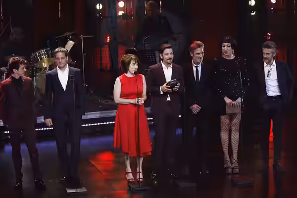 Miércoles 6 de diciembre de 2017 En el Teatro de la Ciudad Esperanza Iris, se realizó la 4ª Entrega del Premio Iberoamericano de Cine, Fénix.Diego Luna entrega: