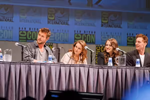 Thor co-stars (photo left to right) Chris Hemsworth, Natalie Portman, Kat Dennings and Tom Hiddleston (2010)